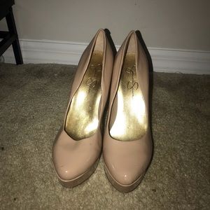 Jessica Simpson platform heel